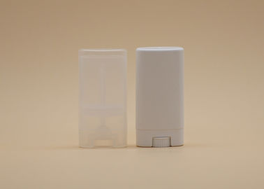 Los envases ovales transparentes del protector labial atornillan en funcionamiento del establo del OEM/del ODM del casquillo