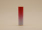El tubo de la barra de labios del color de la pendiente que empaqueta rosa rojo a blanco entorpece sentido simple polaco