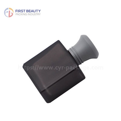 Capas redondas de botellas de perfumes de estilo moderno